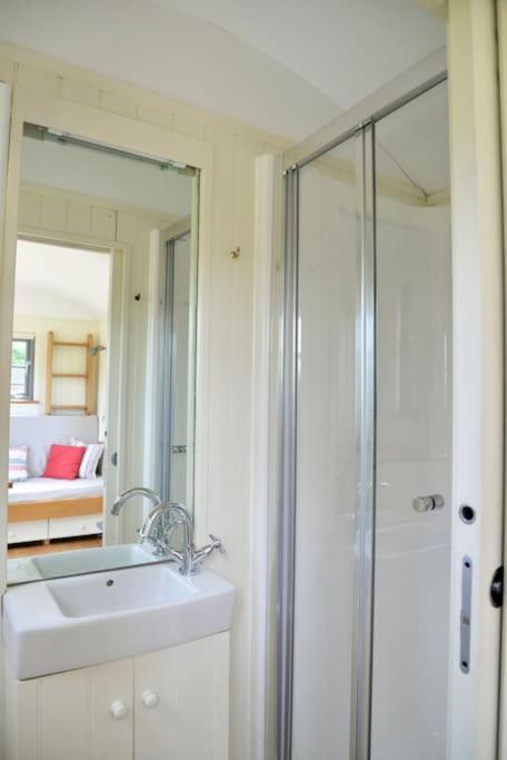The Shepherd'S Hut @ Chichester Cottage Esterno foto